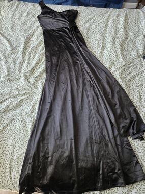 Symphony Black One-Shoulder Satin Gown